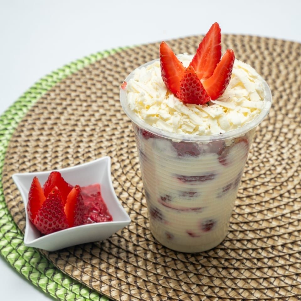Fresa con Crema de Leche o Yogurth Griego
