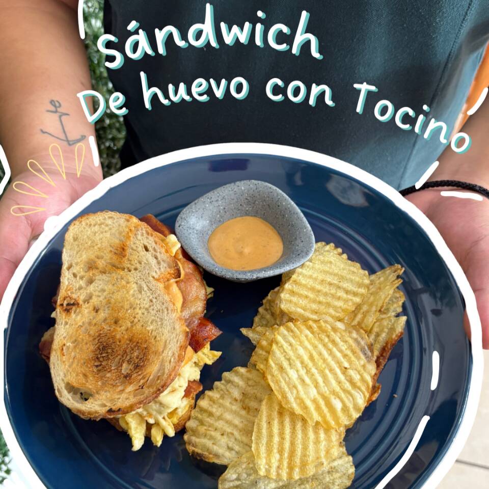 Sandwich de Huevo con Tocino
