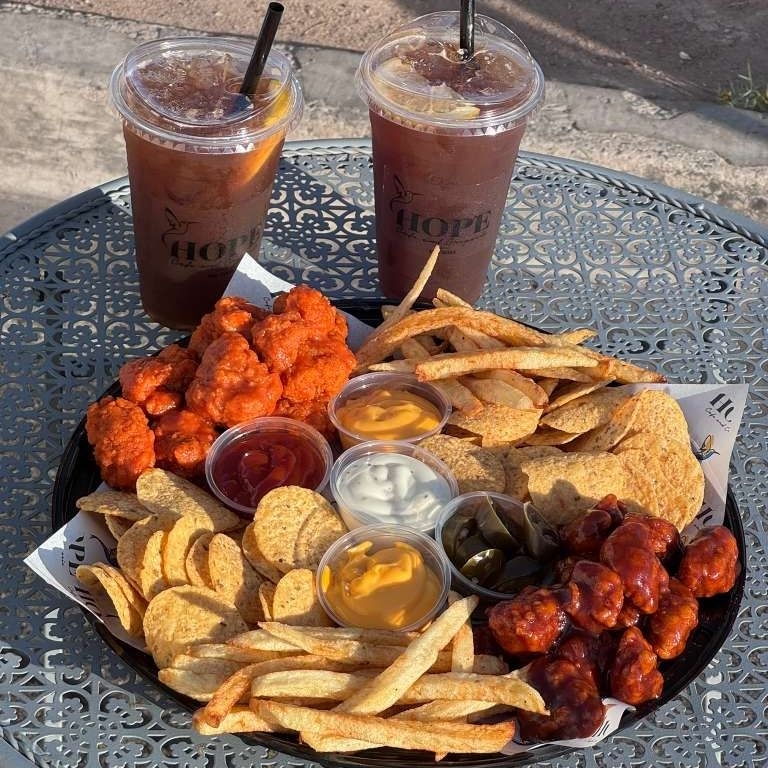 Combo Familiar(Boneless, Papas,nachos,bebidas)