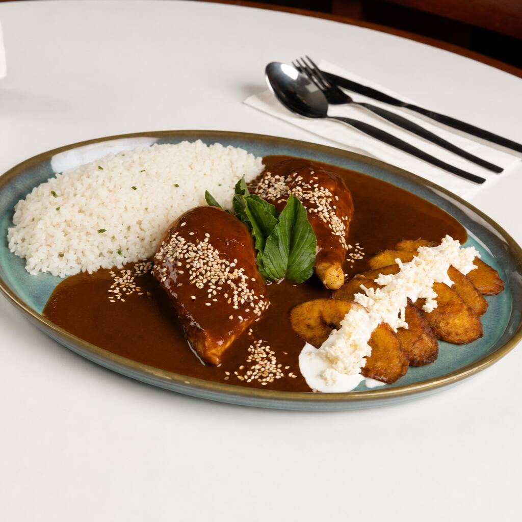 SUPREMA DE POLLO MOLE