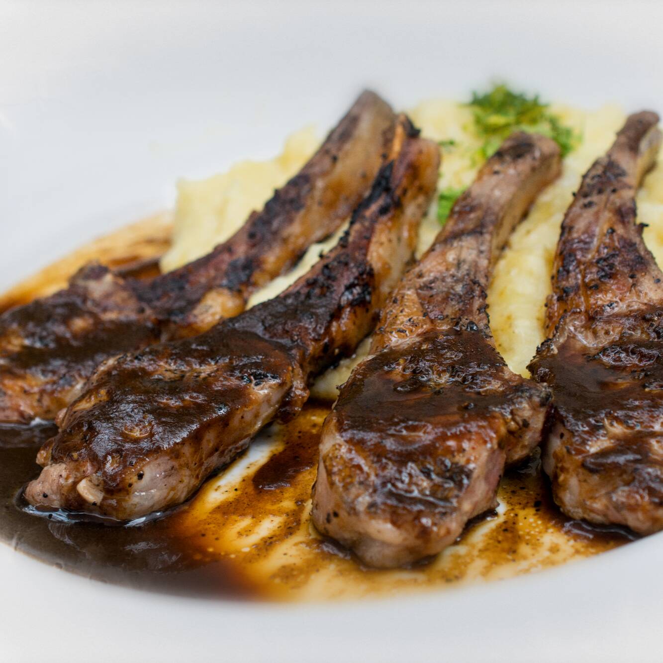 Costillas de Cordero con Puré de Papa
