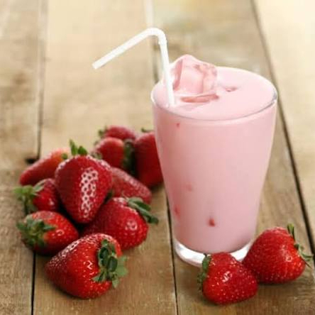 Morango, leite condensado, vodka e gelo