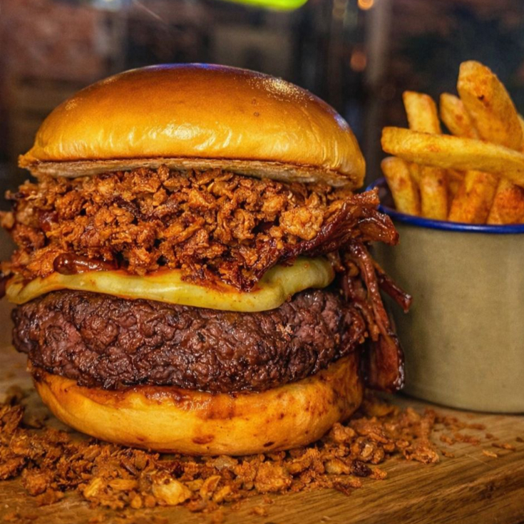 Acompanha porção de batata P e Refri sabadores 220 Ml