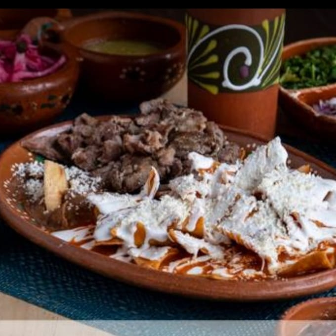 Chilaquiles con bistec de res