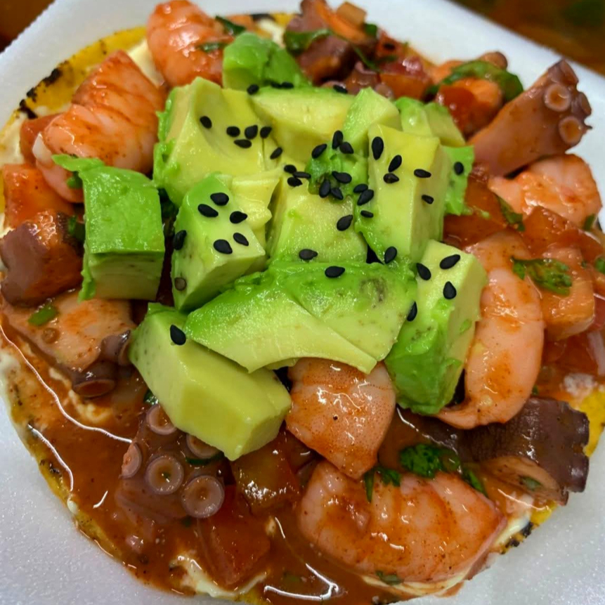 Tostada de Pulpo con Camarón