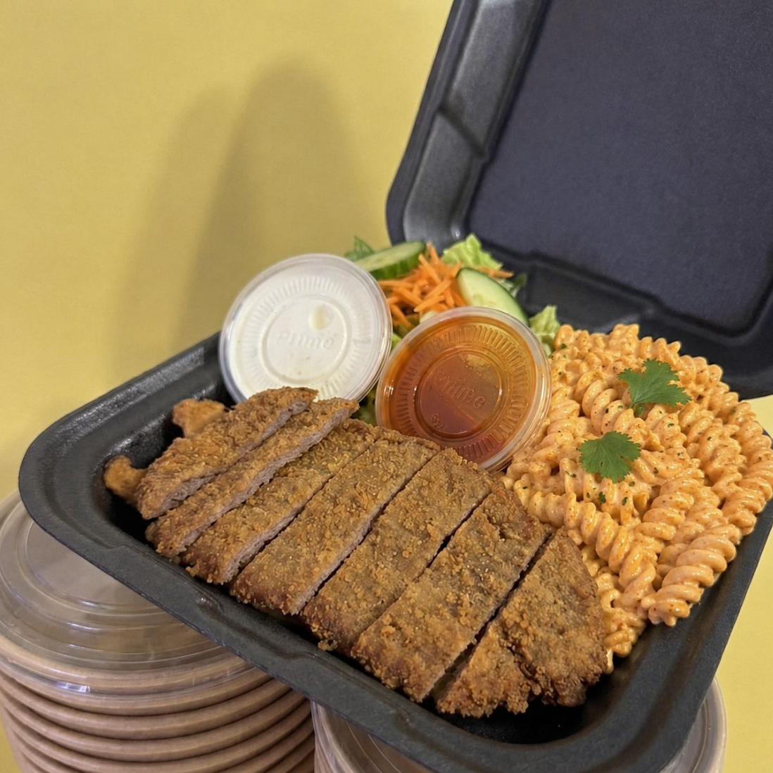 ORDEN MILANESA DE CARNE SOPA FRIA ENSALADA