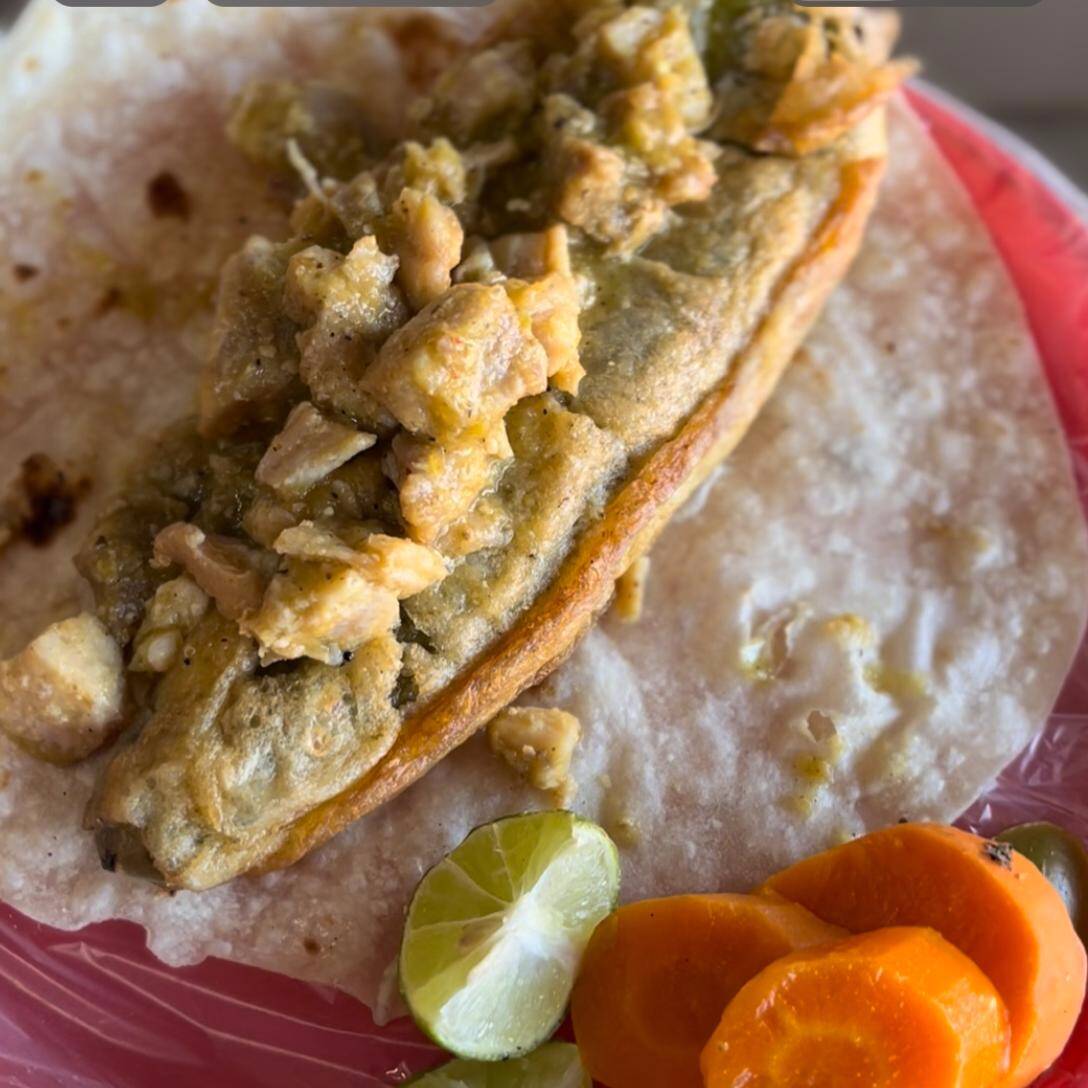 Chile Relleno con Pierna de Puerco en Salsa Verde