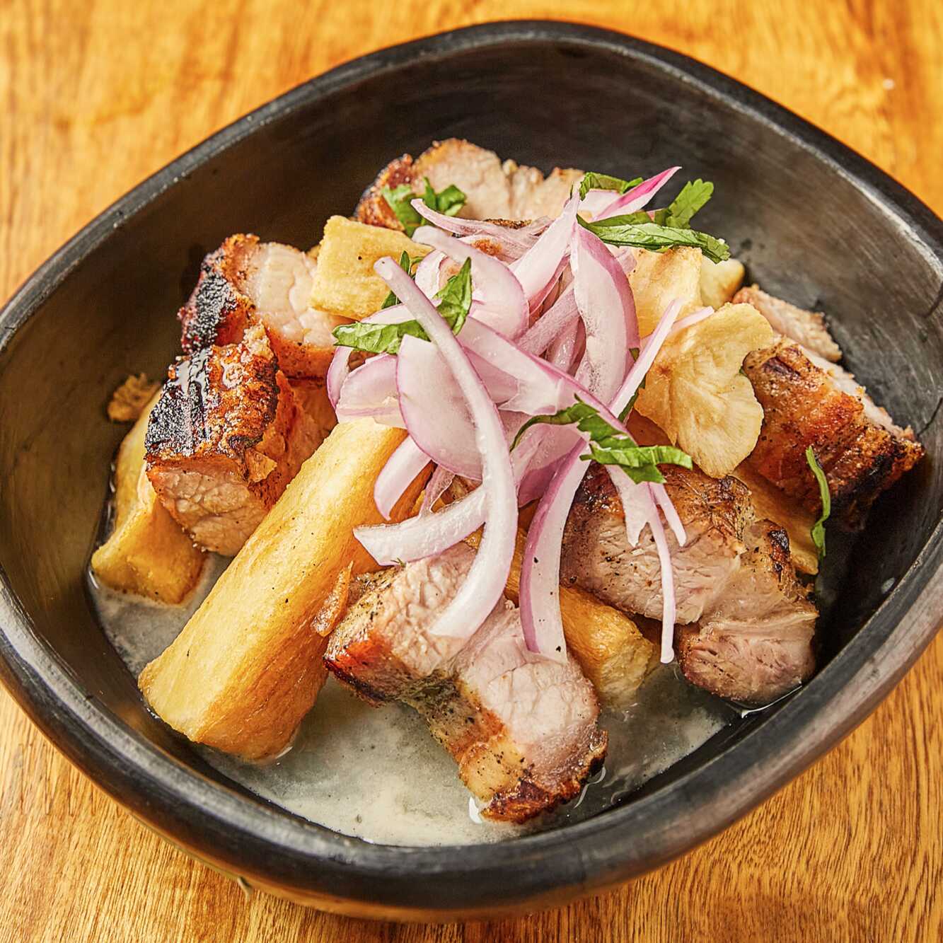 Chicharrón con Yuca Frita