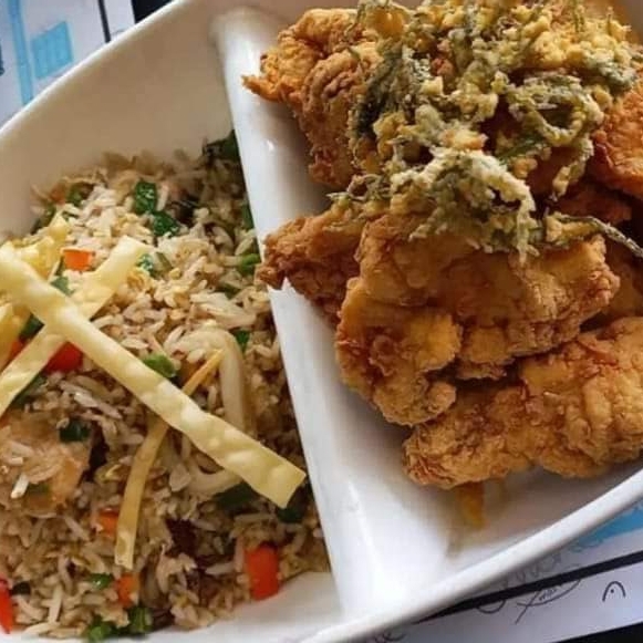 Dúo: Chaufa de Mariscos más Chicharrón de Pescado