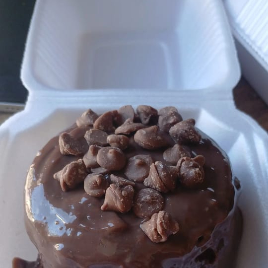 massa de chocolate e cobertura de chocolate