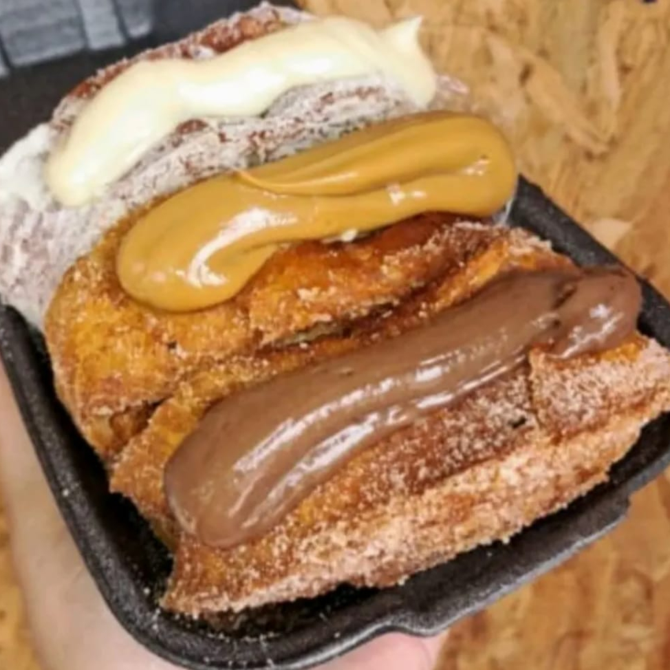 Esse Combo é Para Toda Família Com 5 Rabanadas Recheadas de Brigadeiro de Leite Ninho e 5 de Brigadeiro Gourmet 50% Cacau