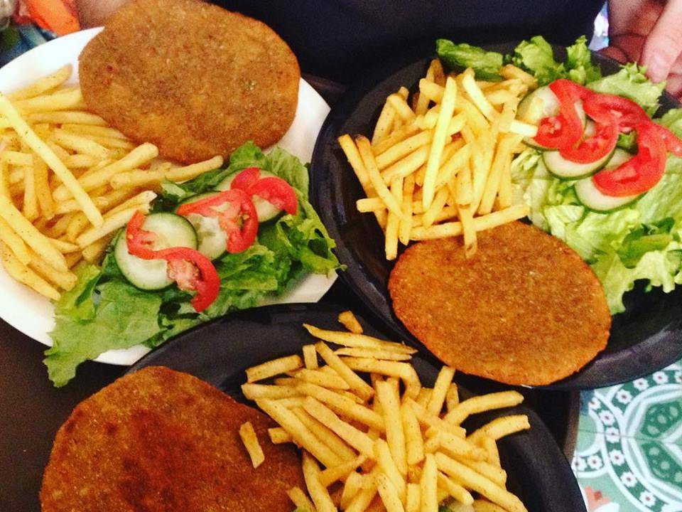 Milanesa con Papas y Ensalada