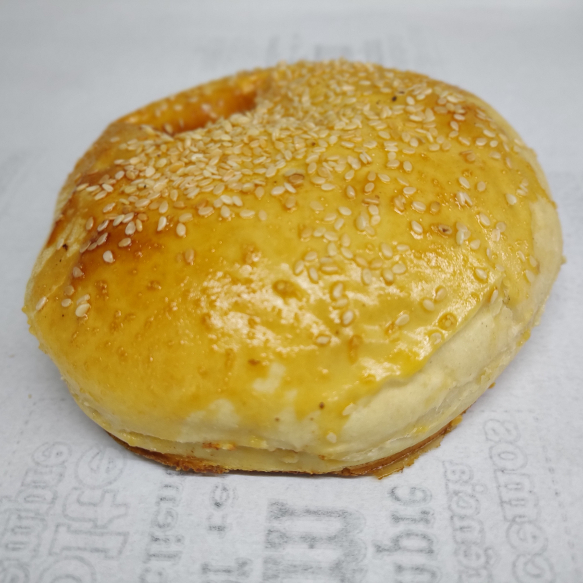 Hambúrguer de forno com queijo e presunto.