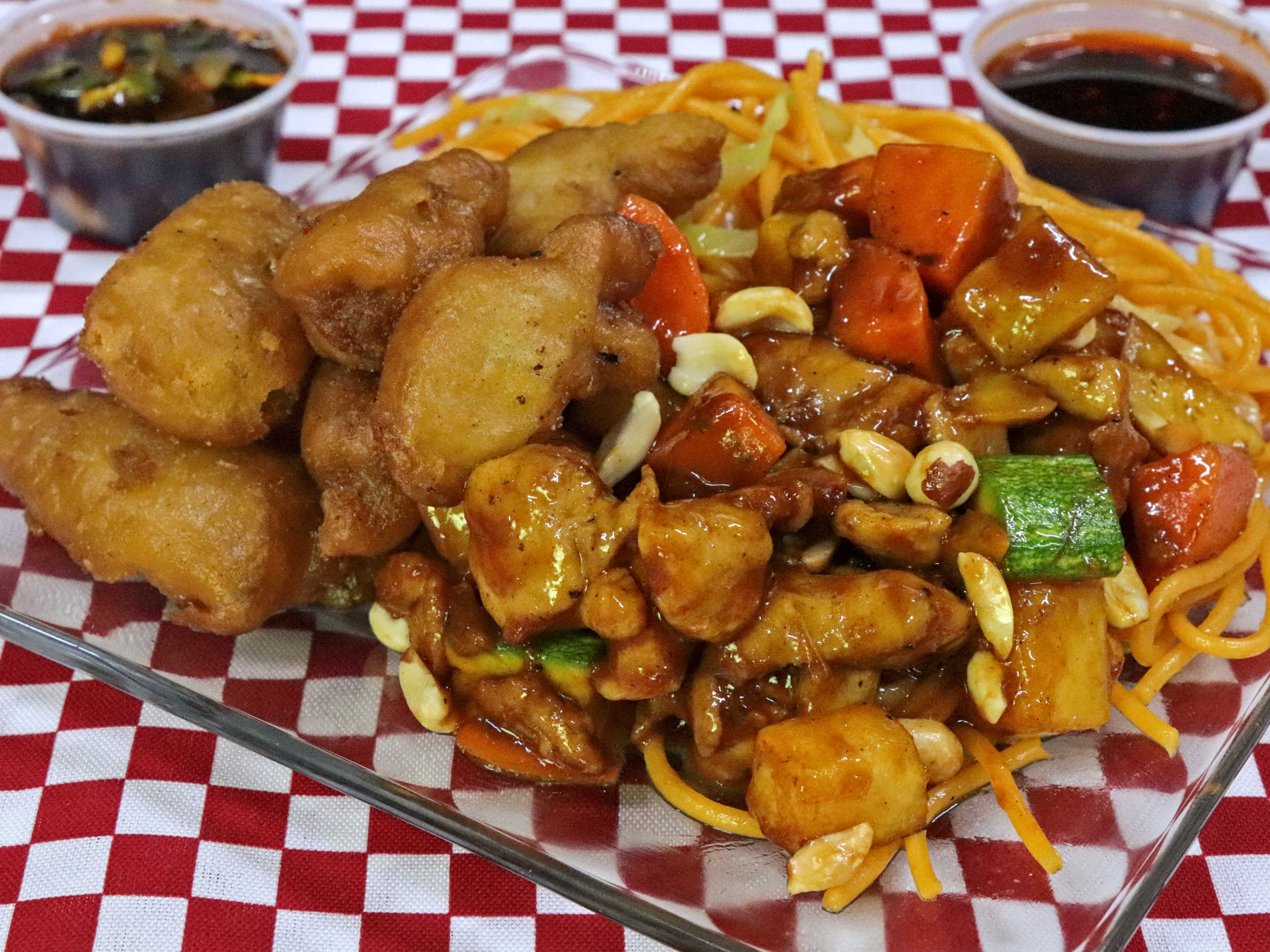 Pollo almendrado y pollo empanizado con arroz
