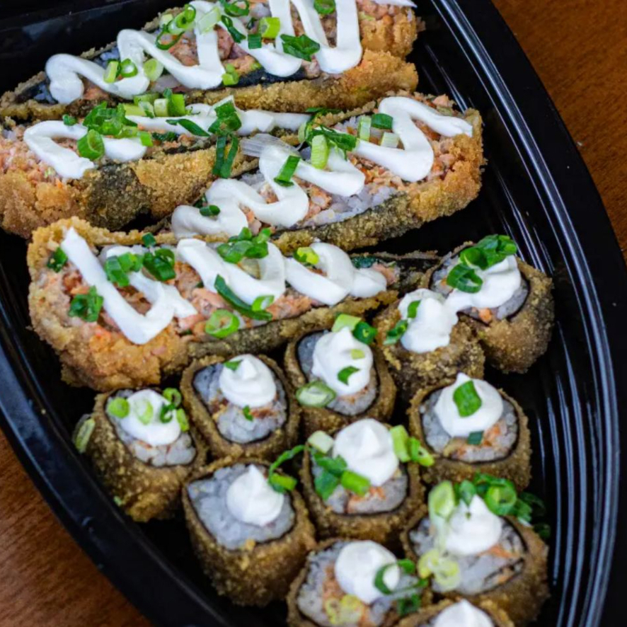 10 mini hot + 2 temaki empanado