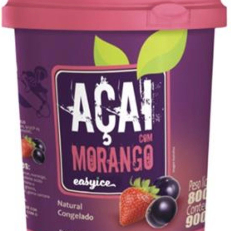 Um delicioso açaí com pedaços de morango