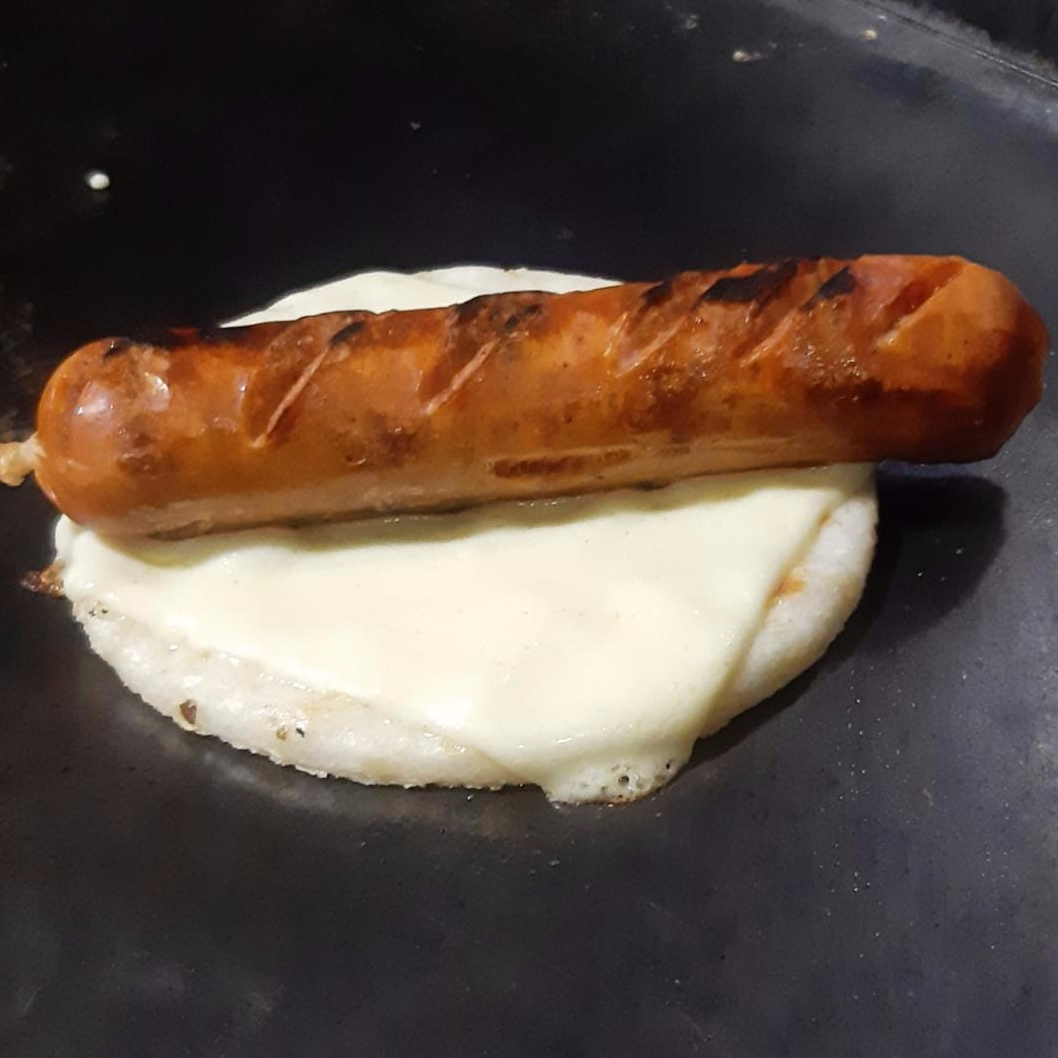 Chorizo con Arepa