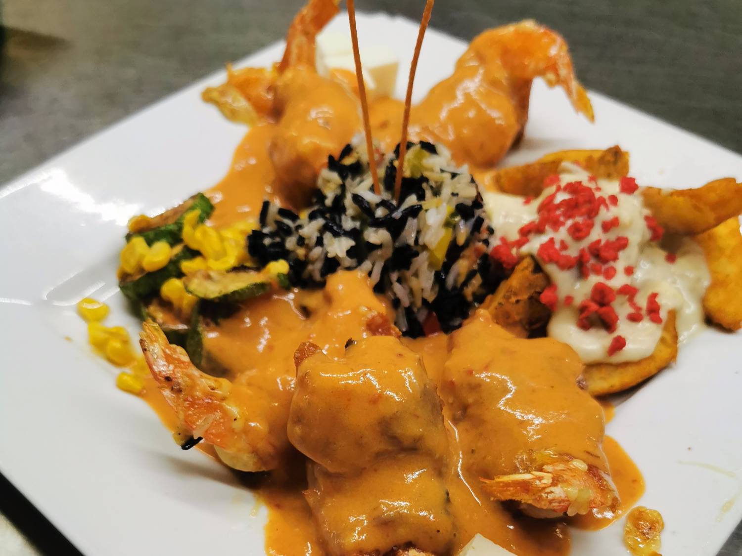 Camarones Envueltos Crema Chipotle