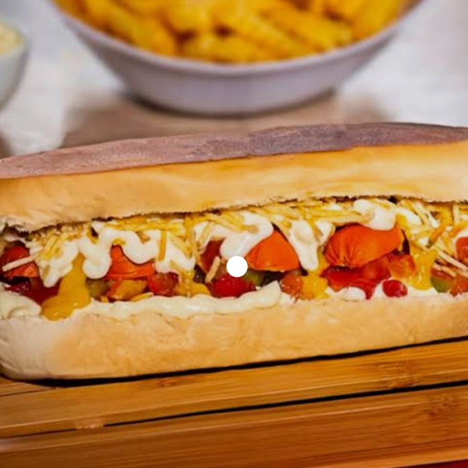 Catupiry - Cheddar - Tomate - cebola - milho - ervilha - batata palha - ketchup - maionese salsicha ou linguiça