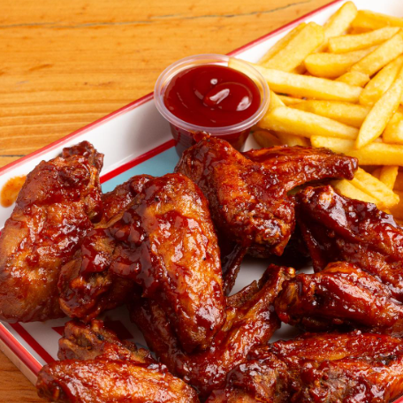 6 Alitas BBQ con Papas Fritas