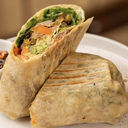 WRAP DE POLLO EN SALSA DE ALITAS