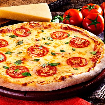 Mussarela, tomate, parmesão e manjericão.