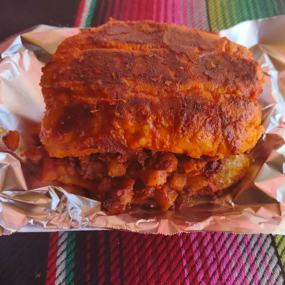 Pambazo de Papas con Chorizo