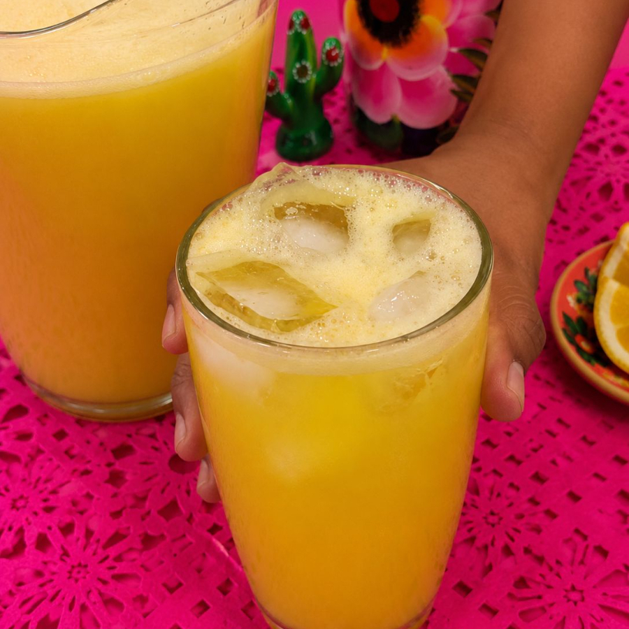 Agua de piña con naranja