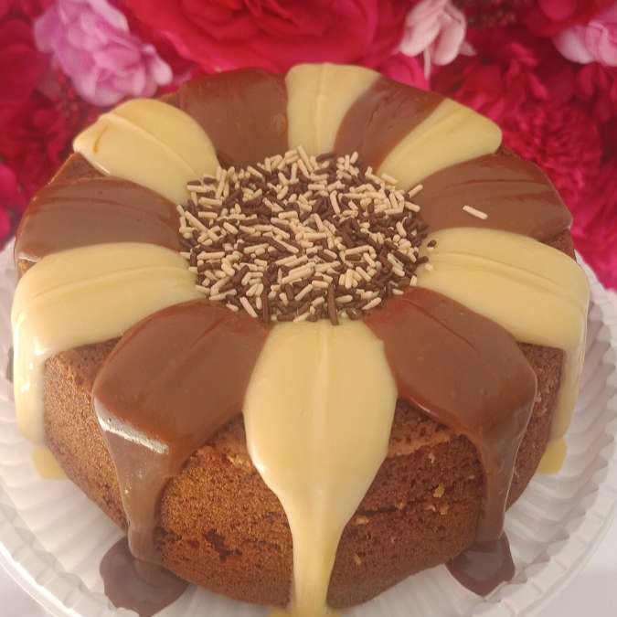 Delicioso bolo de choconinho com cobertura de ninho cremoso e brigadeiro gourmet pesa aproximadamente 1kg