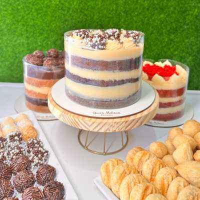 O kit acompanha : 1,500kg de bolo , 30 doces , 50 salgados ambos sortidos 1 vela estrela e 1 refrigerante 1litro