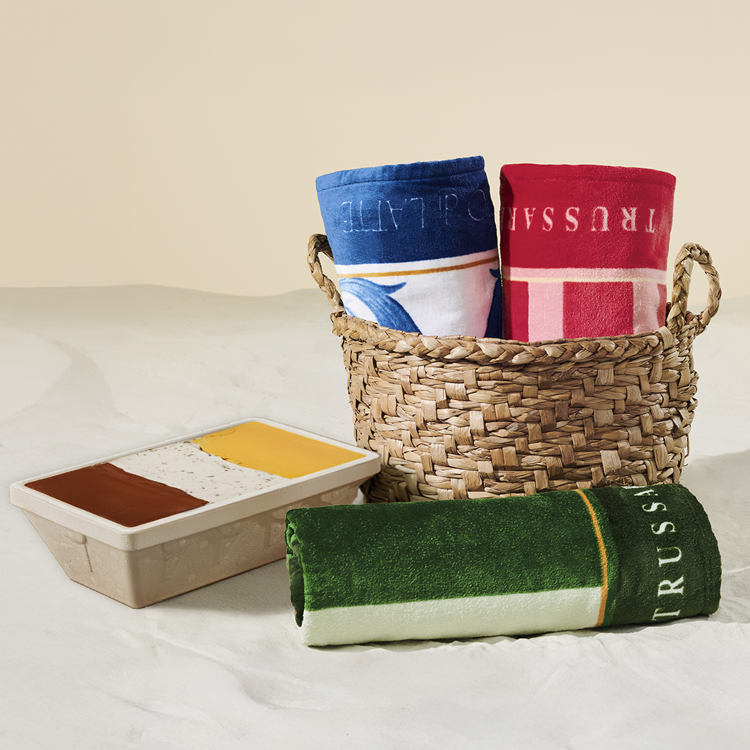 Na compra de uma toalha Trussardi, ganhe um Famiglia 1,3L.