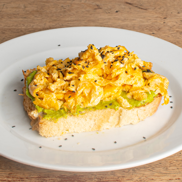 Tosta de Guacamole y Huevo