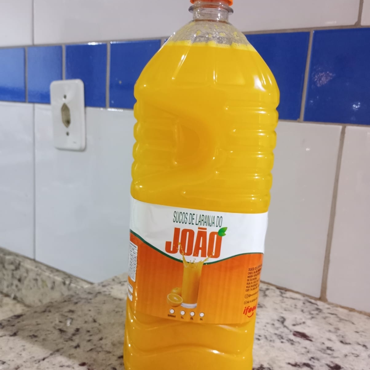 Espremido na hora, com laranjas selecionadas, sem adição de açúcar ou conservantes.