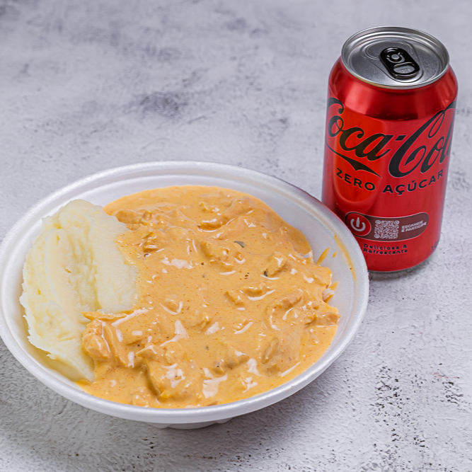 marmita com delicioso frango ao molho estrogonofe, acompanha arroz branco, purê + Coca Zero lata indicada para 01 pessoa - peso aprox. 400 gramas