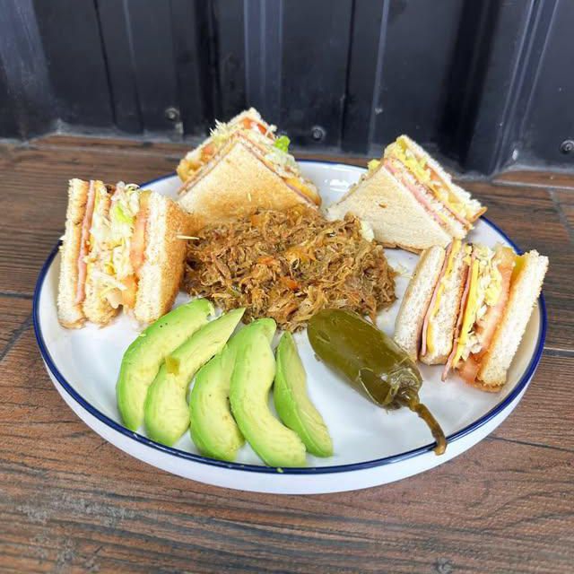 Club Sandwich + Guisado