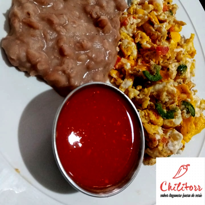 Huevos a la Mexicana y Bebida