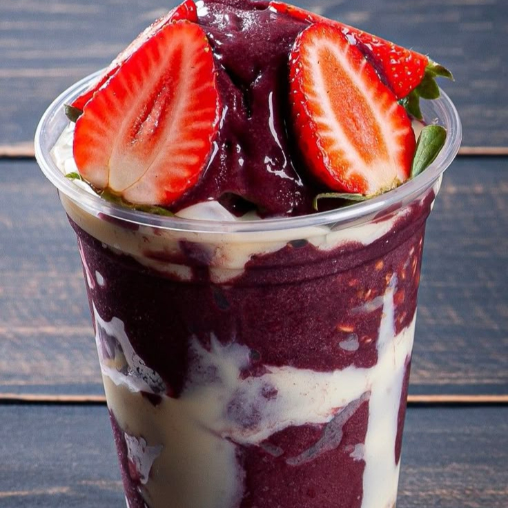 Açai 200ml com 1 camadas companhado de 1 fruta e 3 complementos