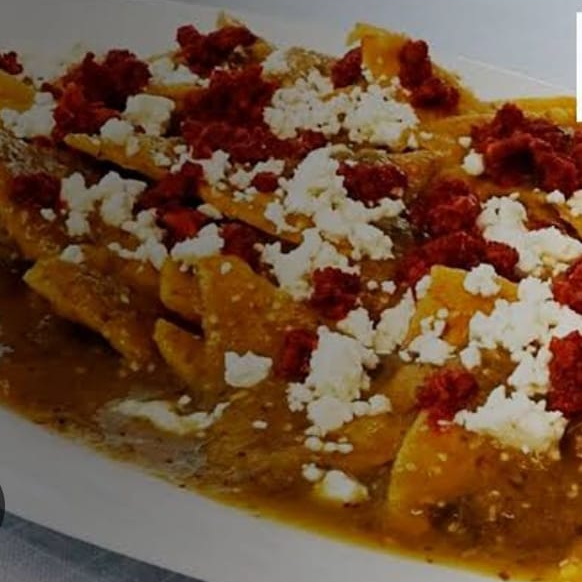 Chilaquiles con Chorizo + Refresco 400 Ml