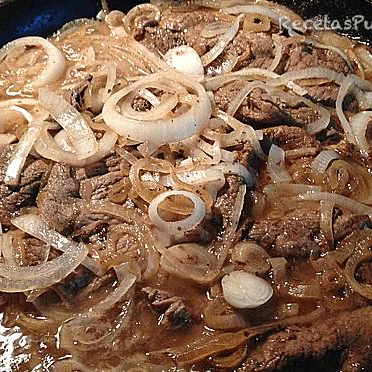 Taco Acorazado de Bistec Encebollado
