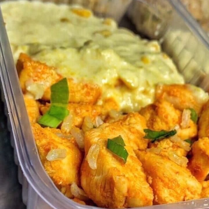 Arroz integral, creme de milho, frango grelhado em cubos