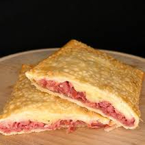 Pastel de Calabresa com Queijo Mussarela