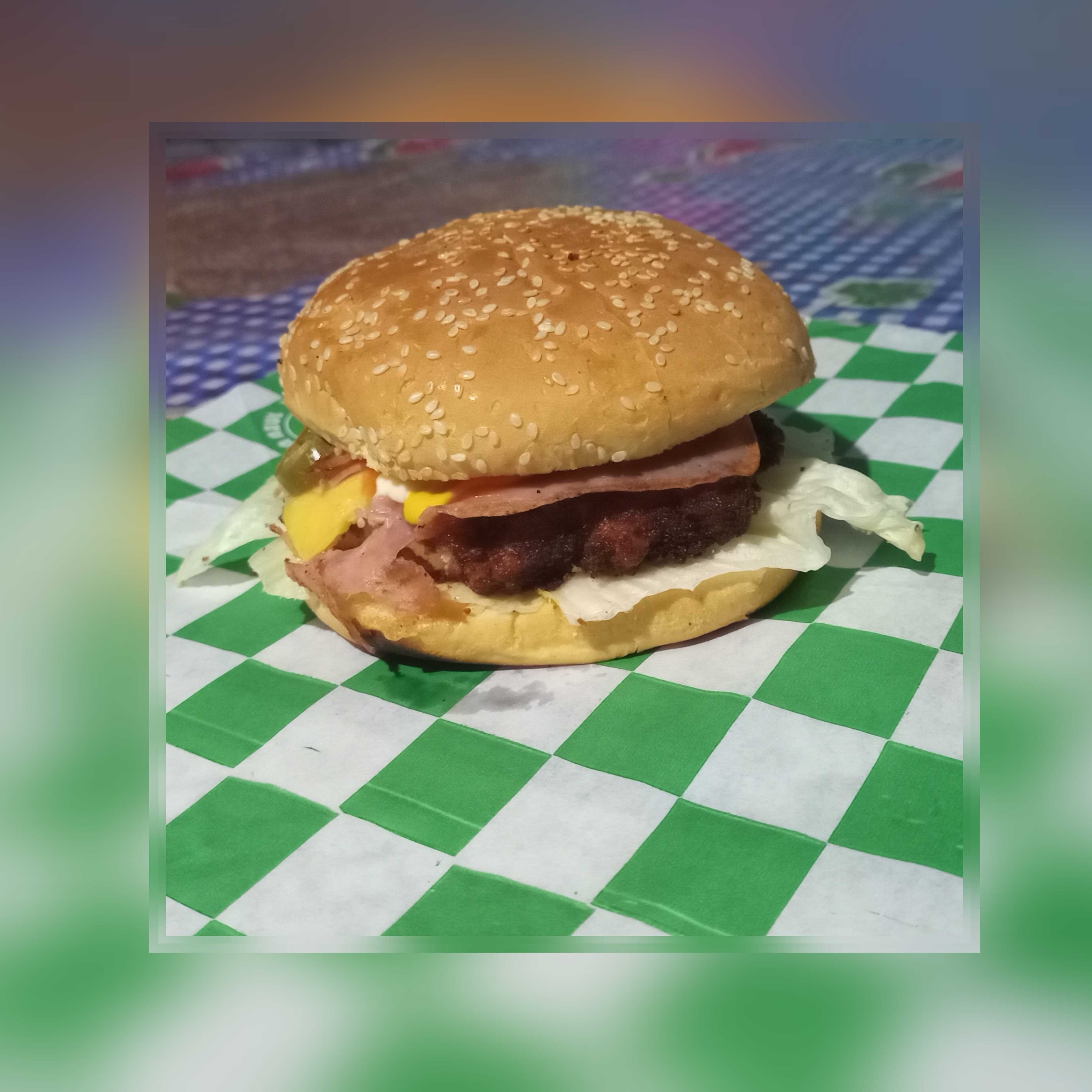 HAMBURGUESA DE POLLO EMPANIZADO