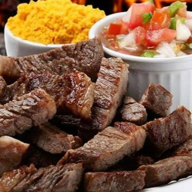 Deliciosos cortes bovinos assados na hora. Acompanha arroz, feijão, farofa e vinagrete.