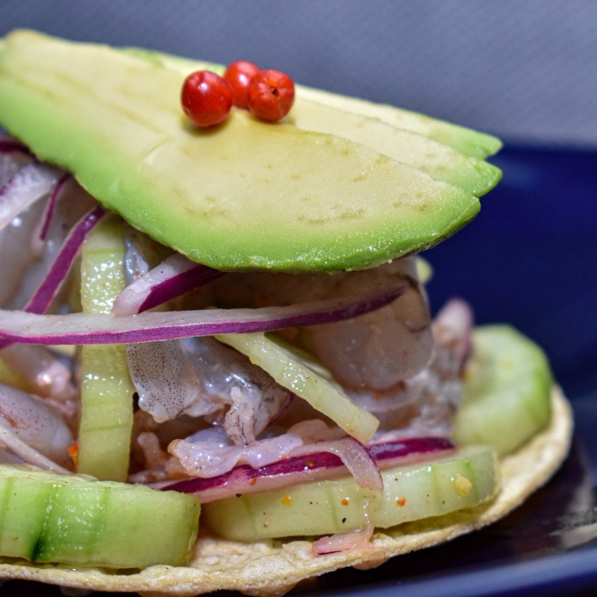 Tostada de Aguachile Rojo