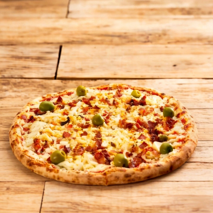 Esta oferta imperdível inclui uma deliciosa pizza de 25 cm, perfeitamente porcionada em 4 fatias generosas, proporcionando uma experiência gastronômica incrível. Cada pedaço é um convite para um sabor inesquecível. Acompanha um refrescante refrigerante de 2 litros, ideal para compartilhar momentos especiais. A imagem é meramente ilustrativa, porém, o sabor e a qualidade são reais e vão te surpreender. Aproveite essa promoção excepcional!