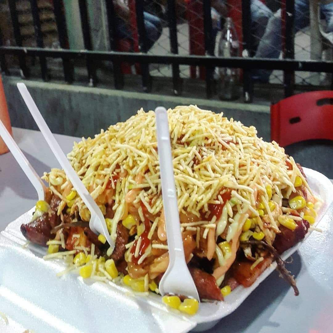 Salchipapa TRIFASICA Chorizo Butifarra y Manguera