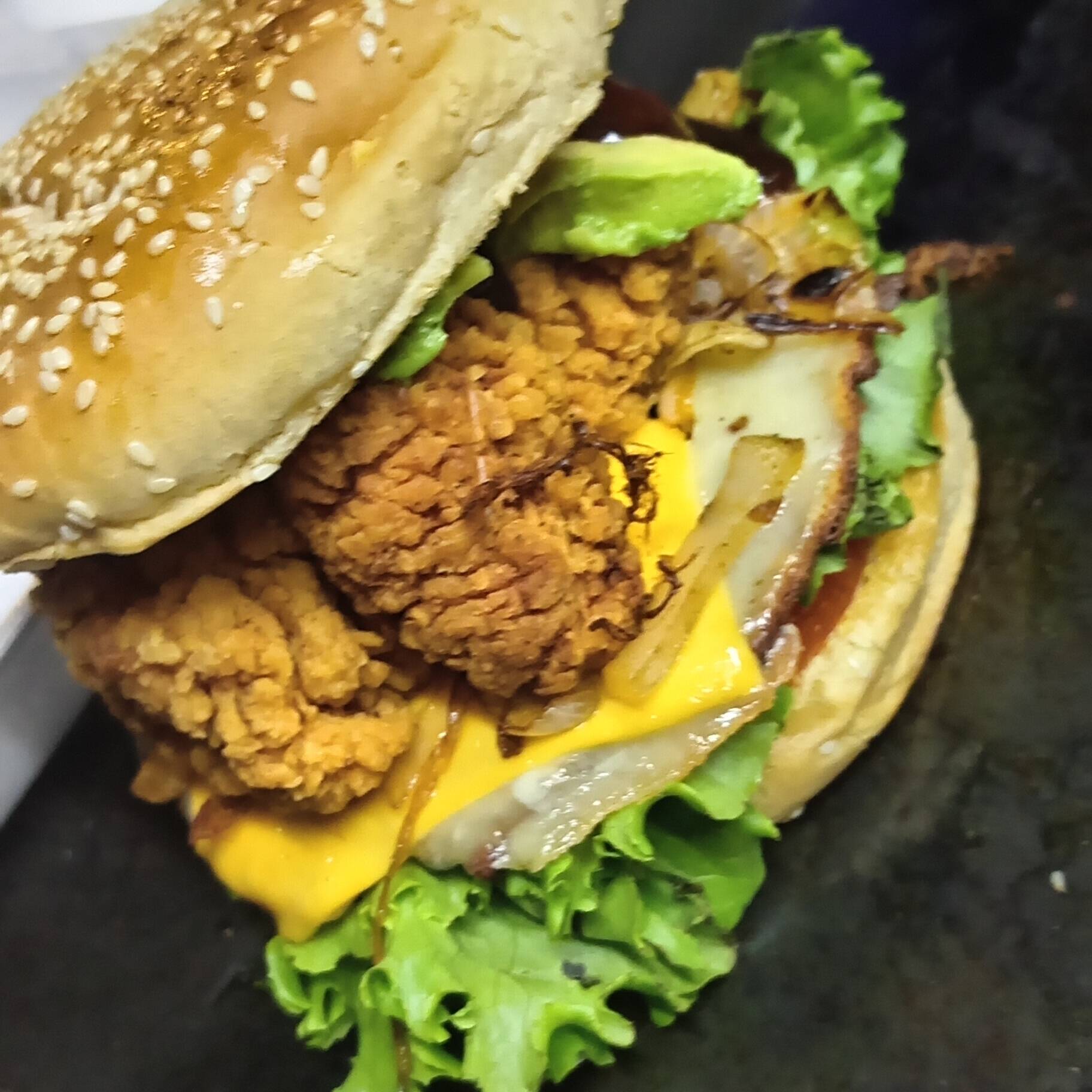 CHICKEN BURGER