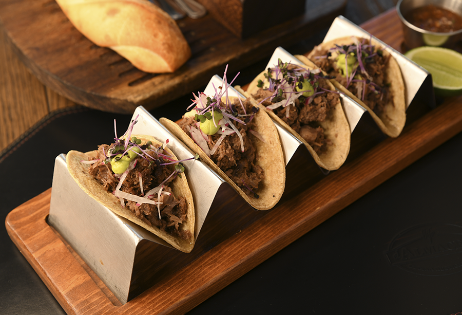 Tacos de Filete y Costilla al Hornno