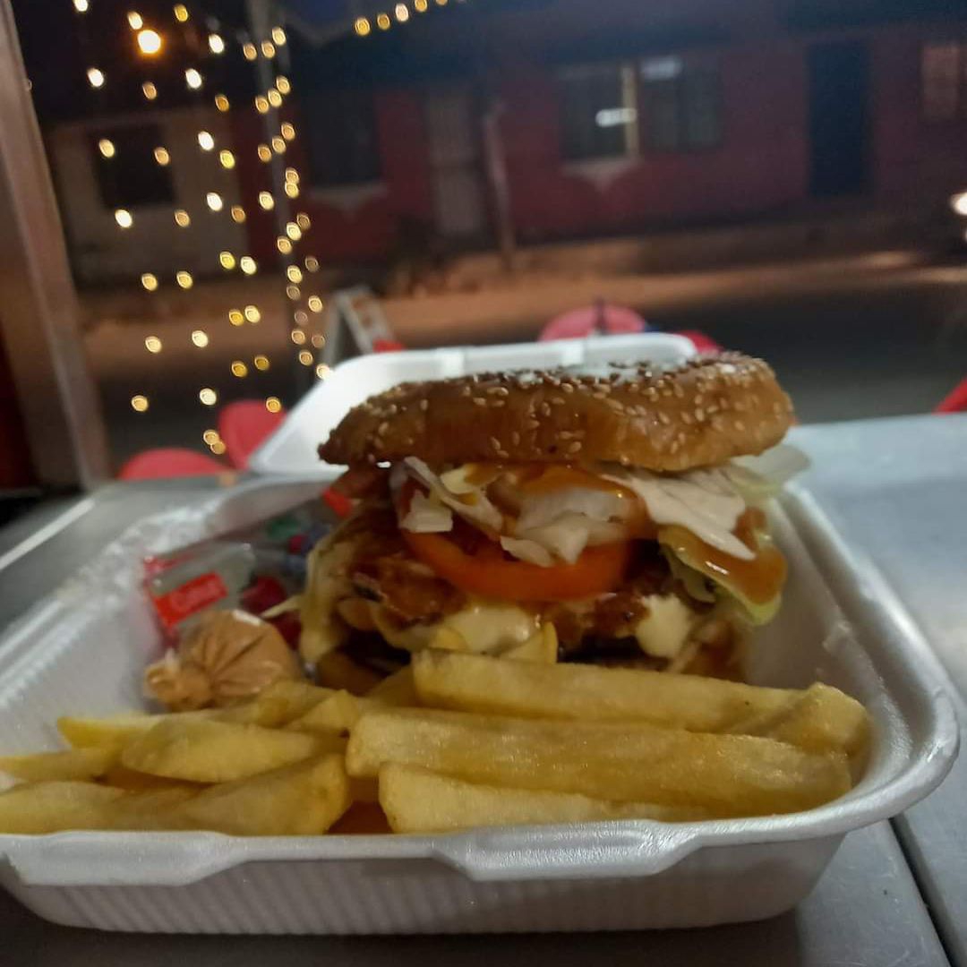 Hamburguesa Mar y Tierra con Papas
