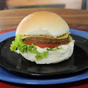 X-salada pão de hambuerguer alface tomate , 1 fatia de presunto 2 de queijo